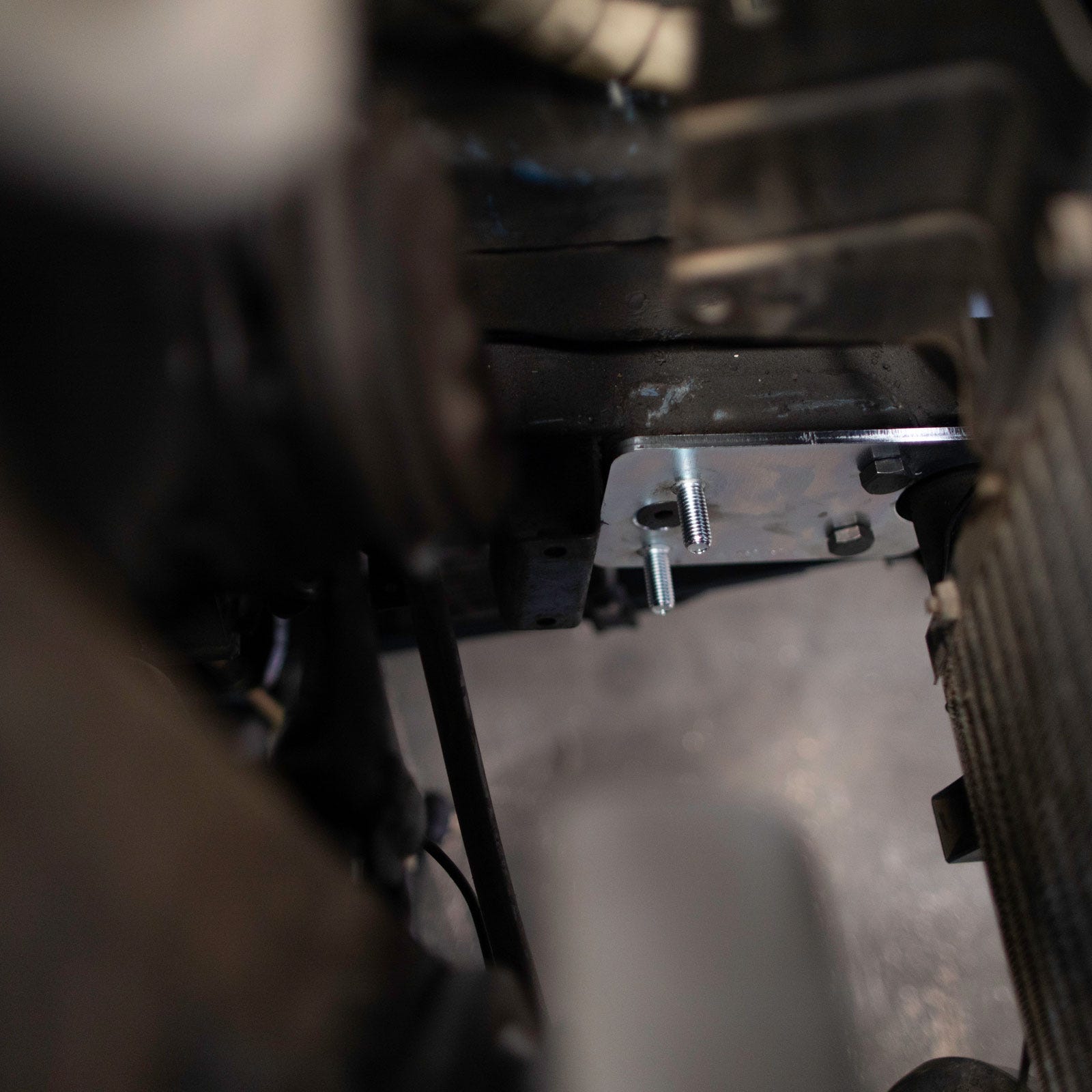 8695 Suzuki Samurai Power Steering Gear Box Flat Bracket RHD Low